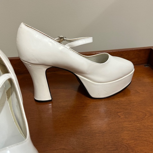 Funtasma Mary Jane Pump, White, Size 10 - Picture 2 of 14